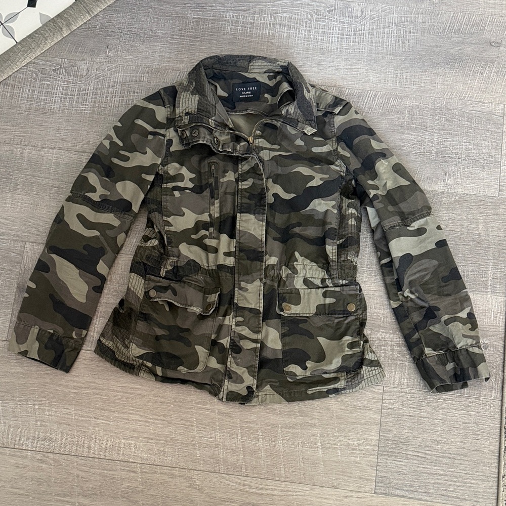 Love Tree Women's Camo Utility Jacket - Green & Black